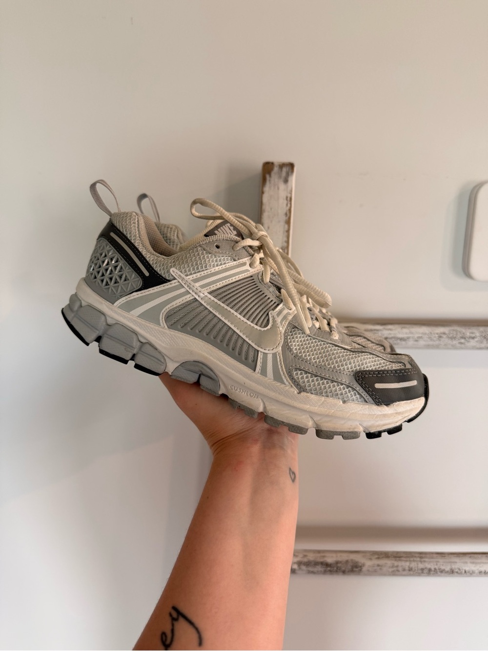 Nike Vomero 5 GS Pure Platinum Metallic Sliver Youth 6 / women 7.5 VGUC